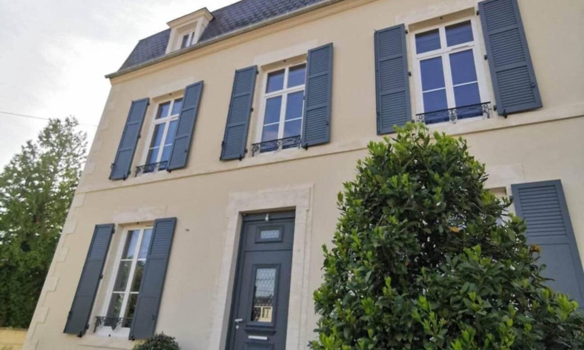 Nevers House | Le Cocon Nivernais, family home 14pers, swimming pool, spa and playground