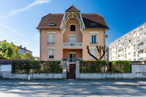 Saint-Martin-d'Heres Apartment | Le Croizat 3. Parking. Clim. Buanderie
