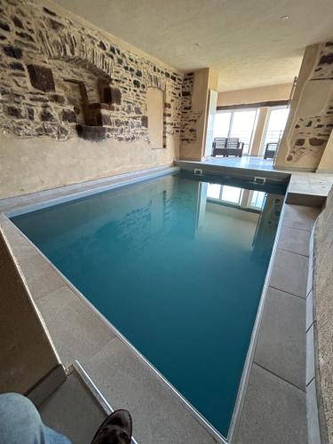 Saint-Laurent-d'Olt House | Le domaine du bez gite de Jules piscine,sauna,sauna,hammam,spa