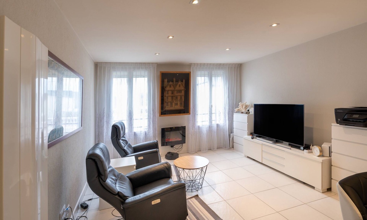 Vannes Apartment | Le Doumer Apartment: Near City Center, WiFi and Parking