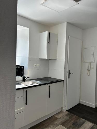 Carhaix-Plouguer Apartment | Le Duplex de la Place