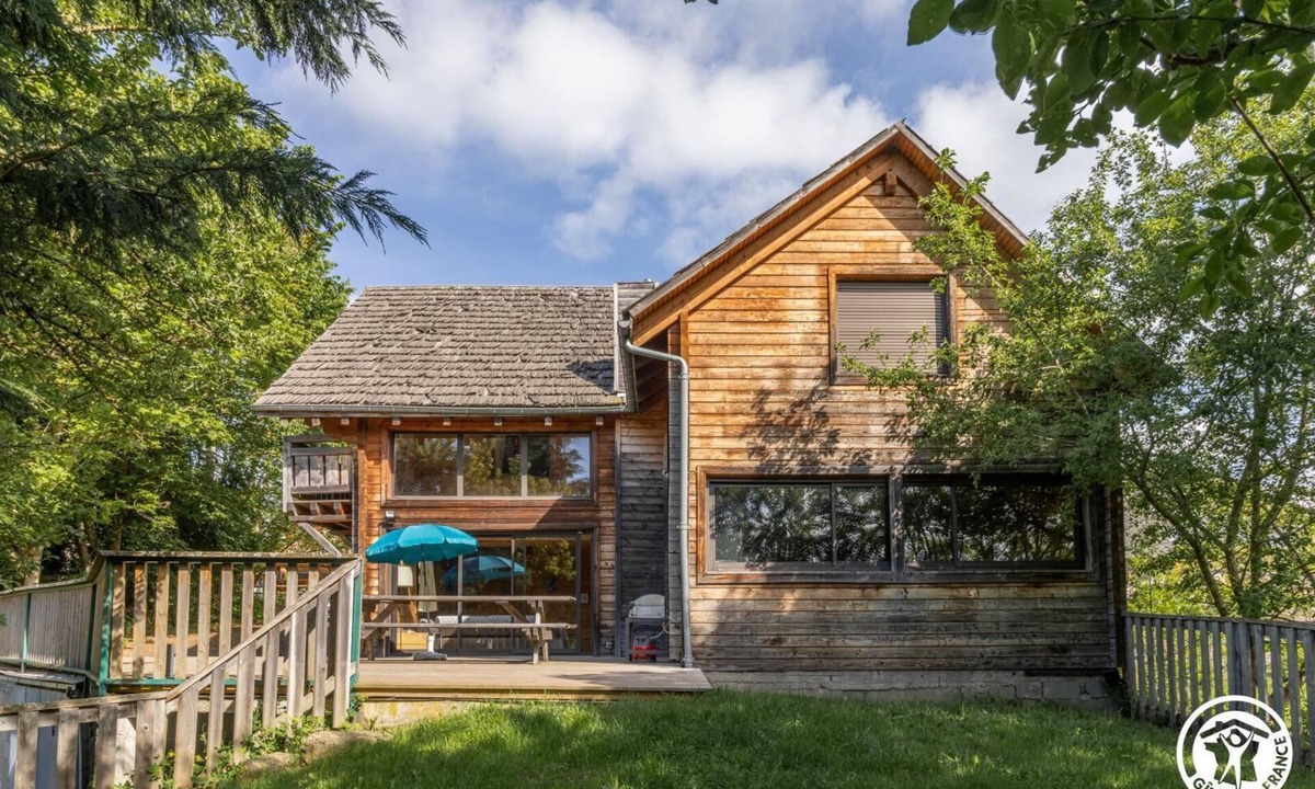 Besse-et-Saint-Anastaise House | Le grand gîte de Combes
