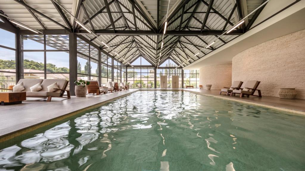 Avilly-Saint-Leonard Hotel | Le Grand Pavillon Chantilly