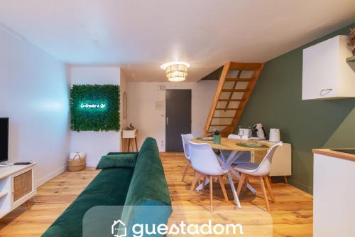 Sainte-Suzanne-and-Chammes Apartment | Le Grenier à Sel - Centre historique