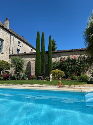 Meursault Bed & Breakfast | "LE JARDIN" Chambre de charme, piscine à Meursault