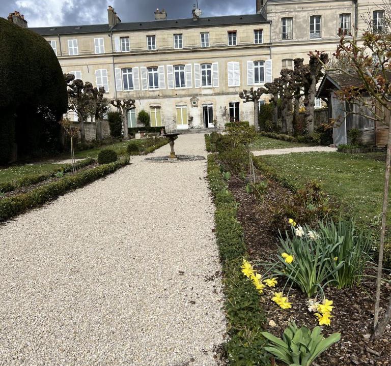 Chantilly Apartment | Le jardin de L'Hippodrome