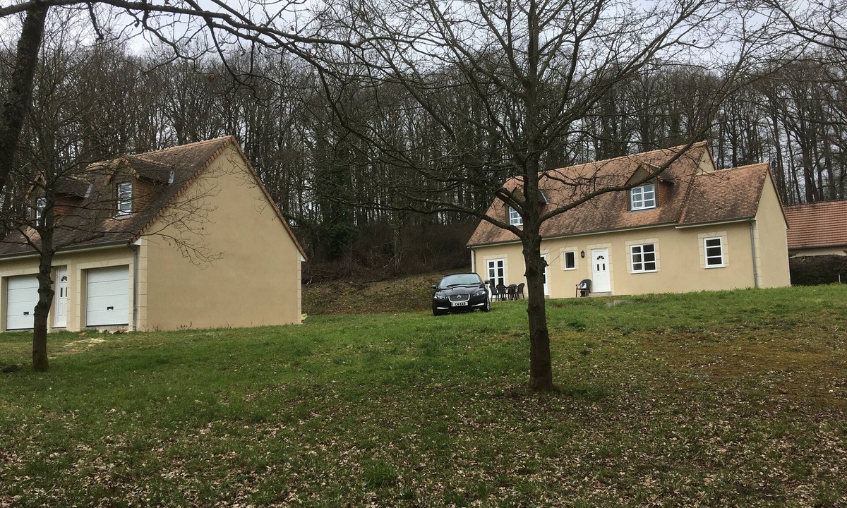 Thorigne-sur-Due Villa | Le Mans -Sleeps12 -Private Land -Nature -Forest