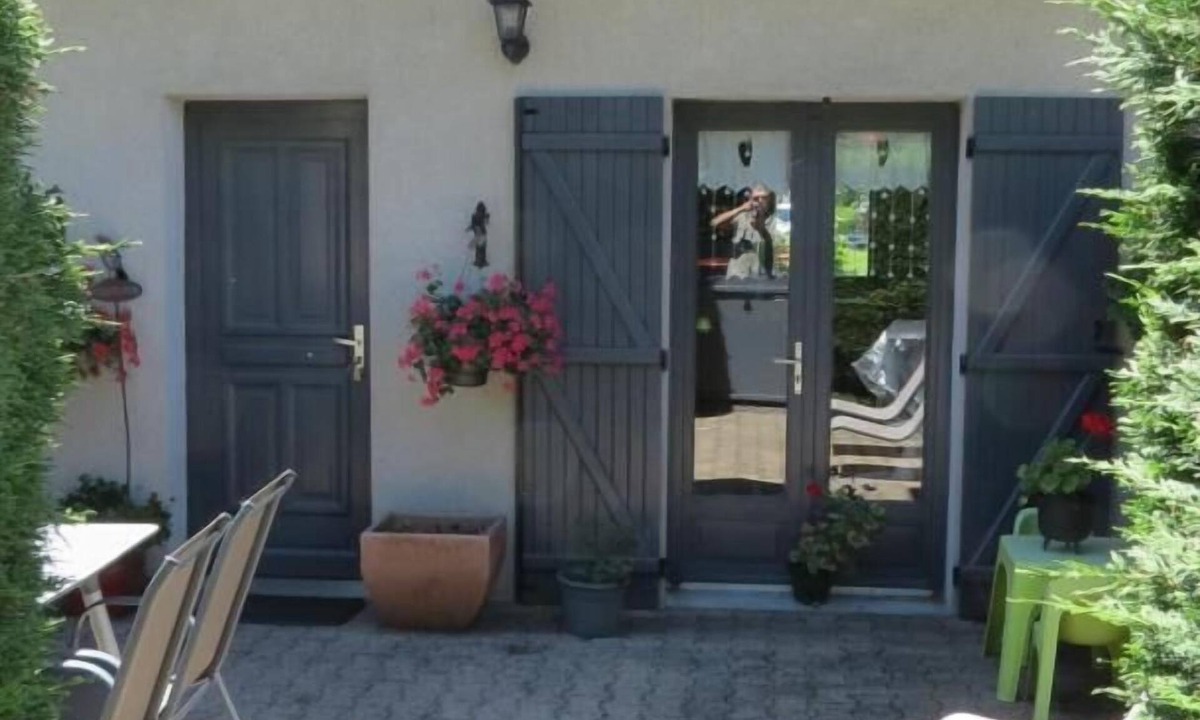 Besse-en-Chandesse House | LE MOULIN - BESSE AND SAINT ANASTAISE