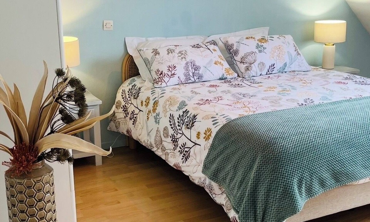Vaucelles Apartment | Le Petit Cosy - King Size Bed, Quiet & Parking