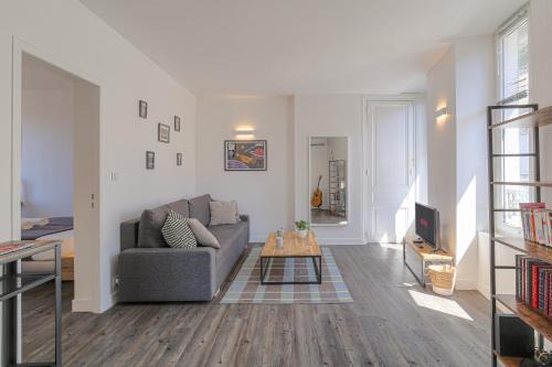 Centre Ville Apartment | Le Pipet - T2 avec terrasse, vue, à deux pas du théâtre antique