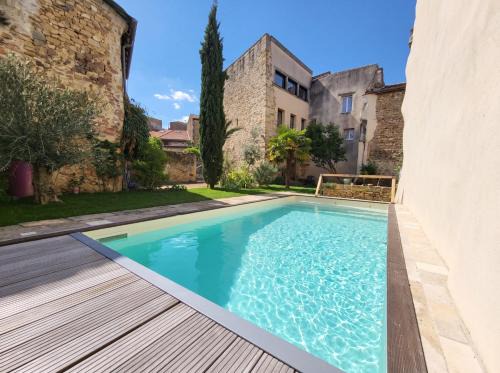 Vic-le-Comte Apartment | Le Refuge de la Roche - Piscine, Extérieur, Clim