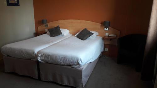 Belle-Isle-en-Terre Hotel | Le relais de l'Argoat