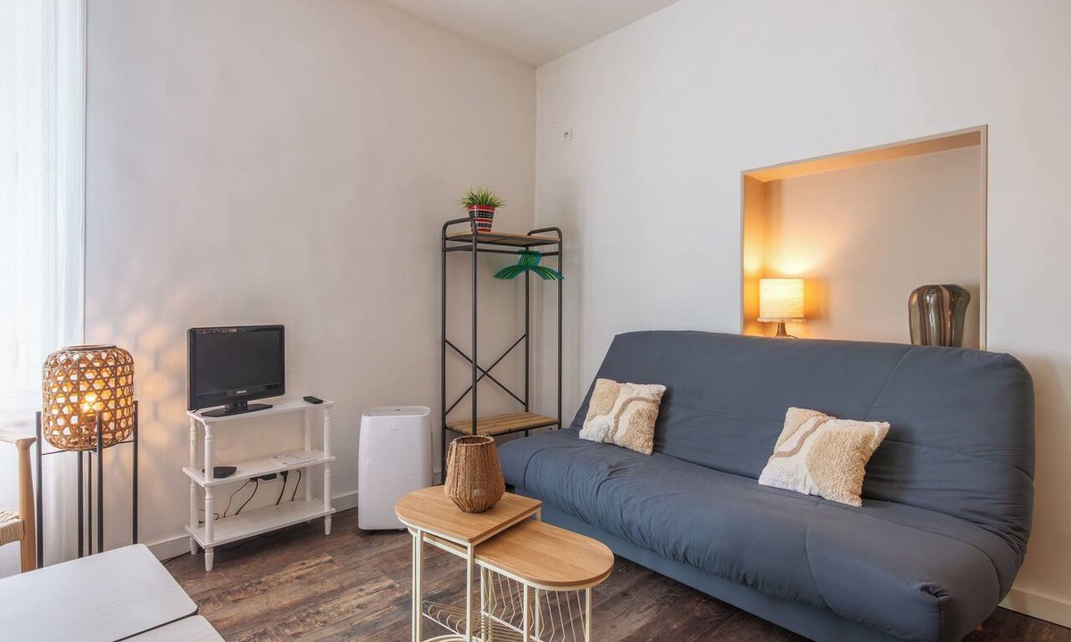 Laval Apartment | Le Rousseau - Petfriendly - Wifi - TV