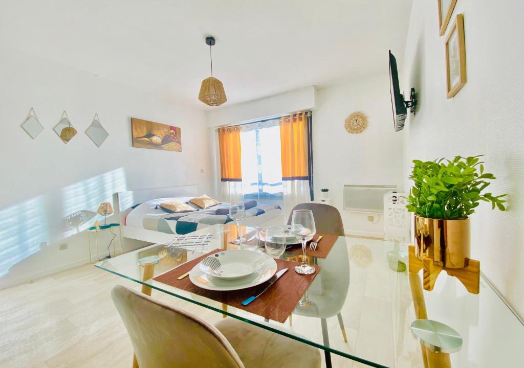 Republique Apartment | Le Saint Charle - 2pers - Wifi - Home&Service