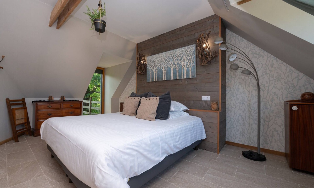Theix-Noyalo Bed & Breakfast | Le Val sans Retour, Calzac Moulin B&B with Treehouse Terrace