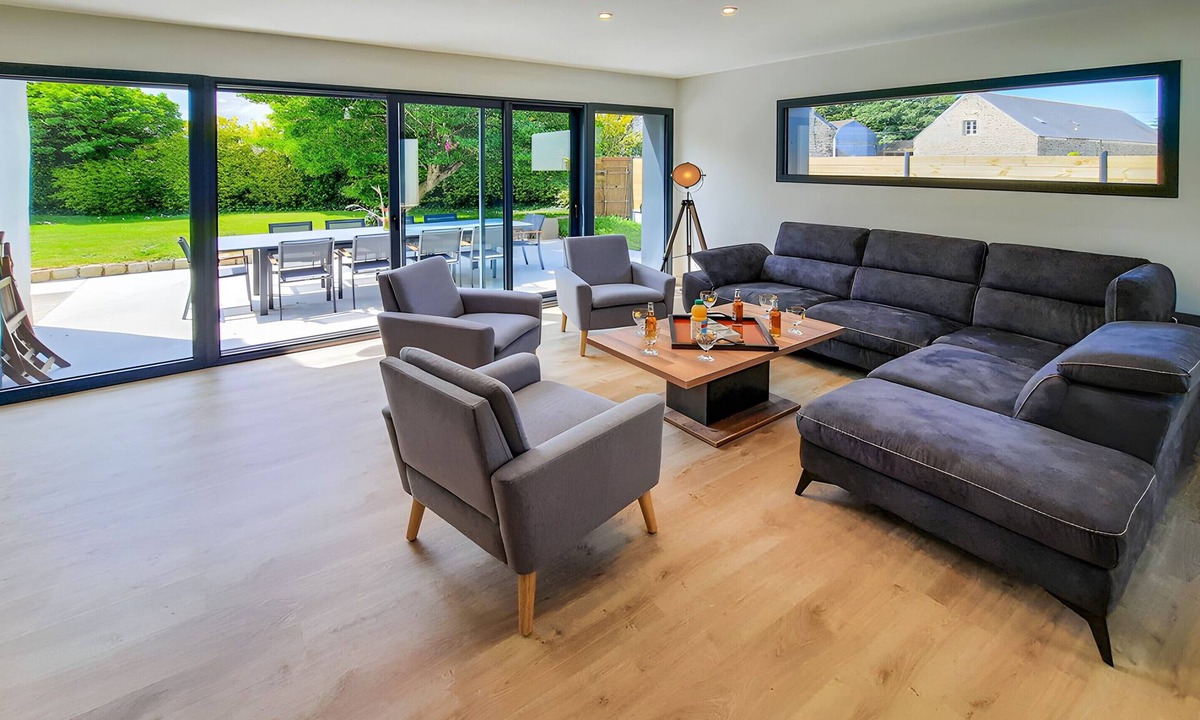 Kerlouet House | Les Agapanthes – 2KM from the Beach