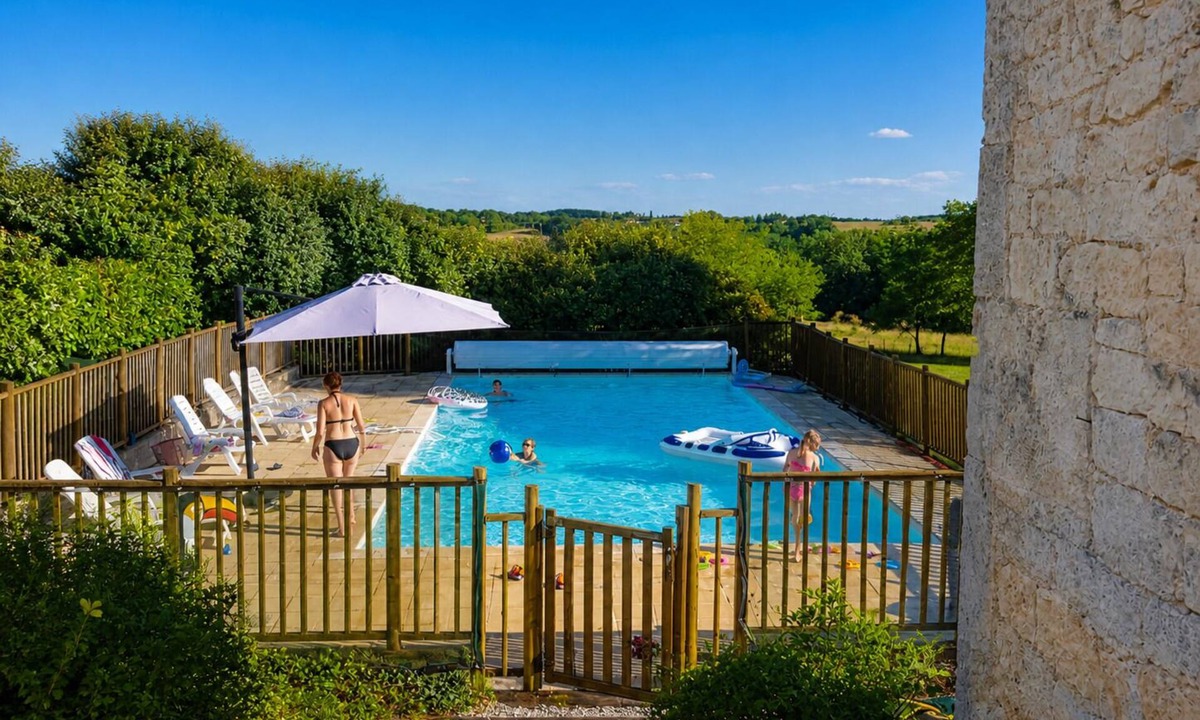 Montaigu-de-Quercy Villa | Les Artals- Villa with 12m pool, boules court