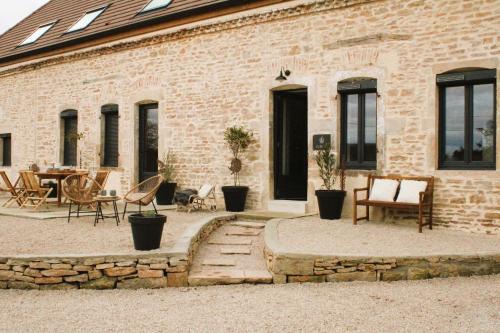 Corgengoux House | Les Blés Dorés maison 3 chambres et Les Graines de Lin maison 3 chambres, 2 gites indépendants avec moutons et piscine, à côté de Beaune
