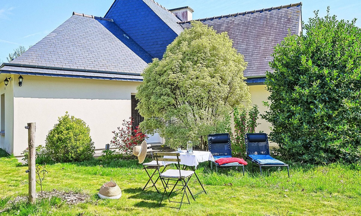Etables-sur-Mer House | Les Châtaigners by Interhome