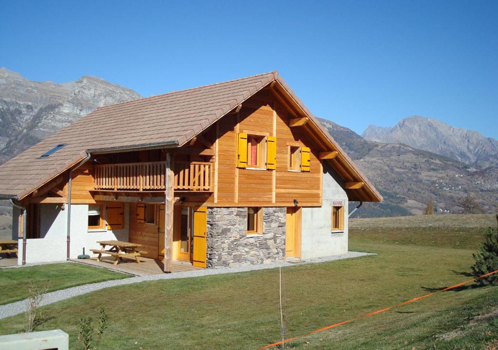 Saint-Leger-les-Melezes Ski Chalet | Les Chalets du Choumeau