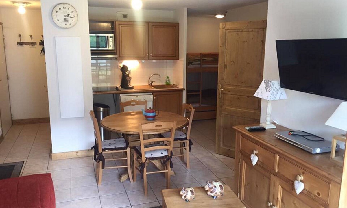 Mont-de-Lans Apartment | Les Deux Alpes/skis to feet 4/6 pers. 37m2. Private high-speed WIFI.