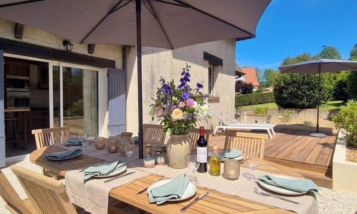 Villerville House | Les Embruns - 5-minute walk from the beach - Sleeps 10 - Villerville