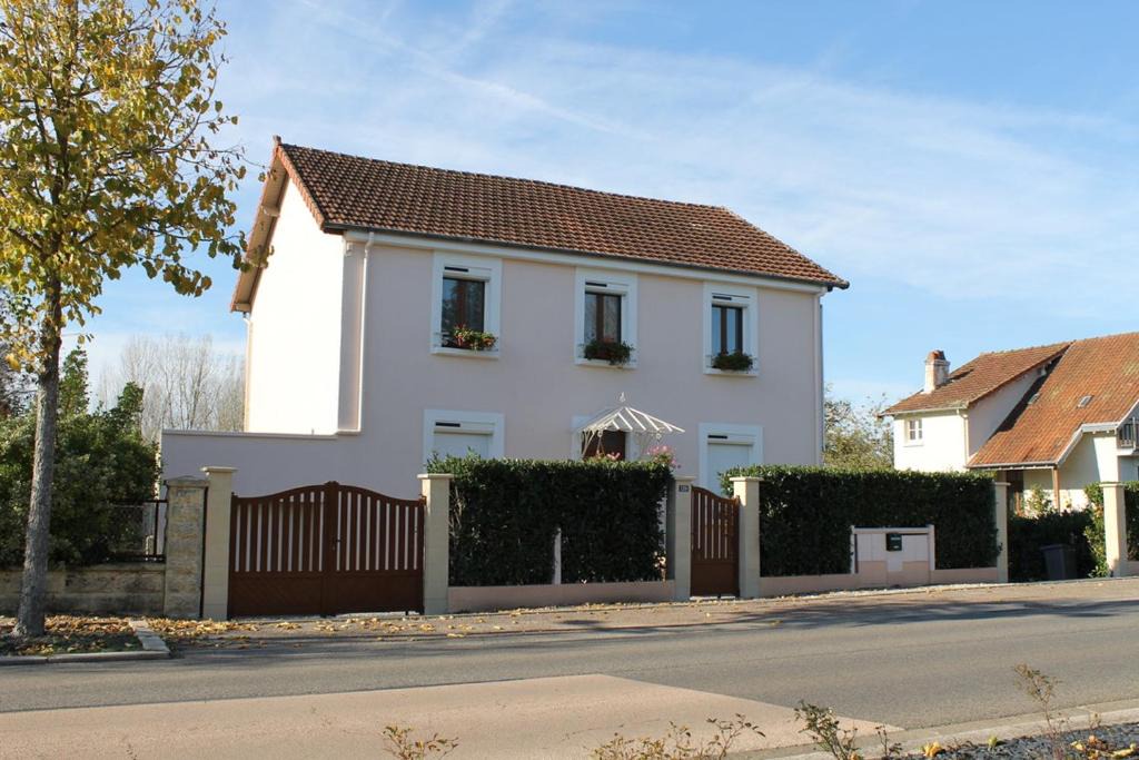 Cosne-Cours-sur-Loire House | Les Géraniums