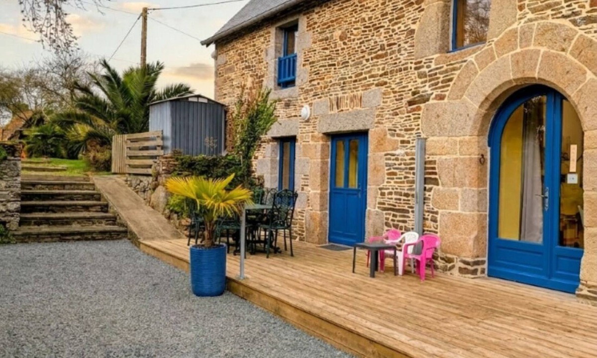 Sougeal Villa | les Gites de Clomaline pour 12Personnes avec Piscine près du Mont St Michel