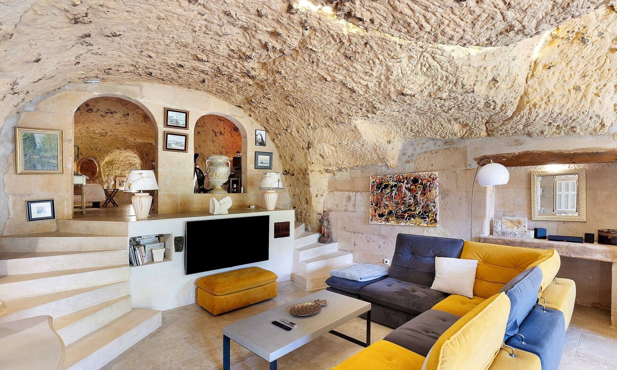 Troo House | Les Iris – Unique Troglodyte House in Trôo