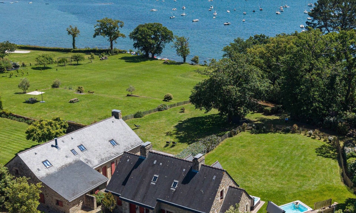 Arradon House | Les Jumelles - Two waterfront spa homes