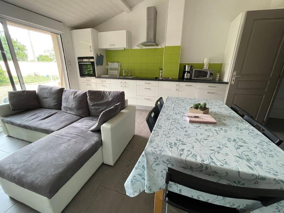 Boisset-les-Montrond House | Les Lys de Rosie - Maison familiale de plain pied campagne