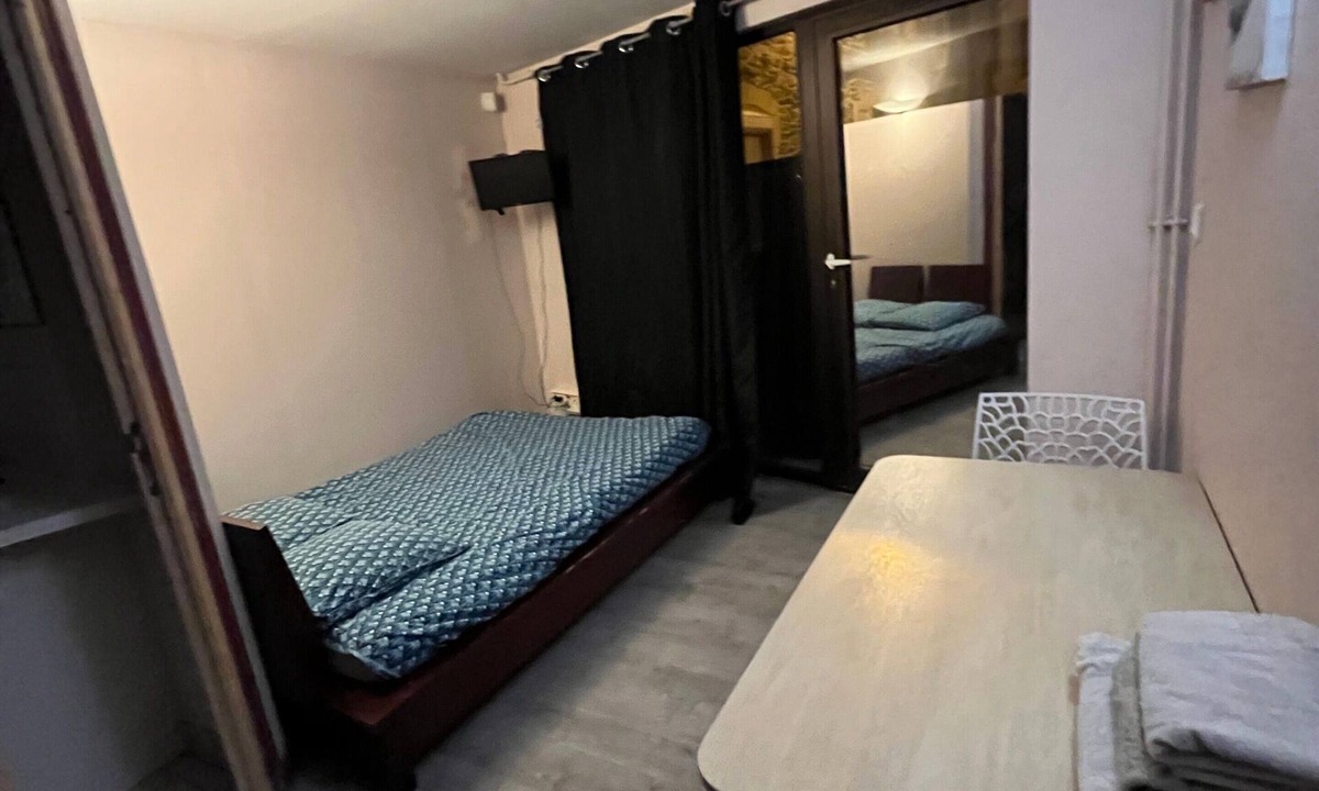 Cherbourg-en-Cotentin Apartment | Les Moulins - Studio 10 Apartment with Wi-Fi