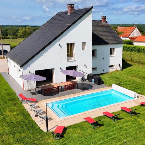 Magnien House | Les retrouvailles des Ducs by Vindihouses - piscine chauffé toute l'année - billard