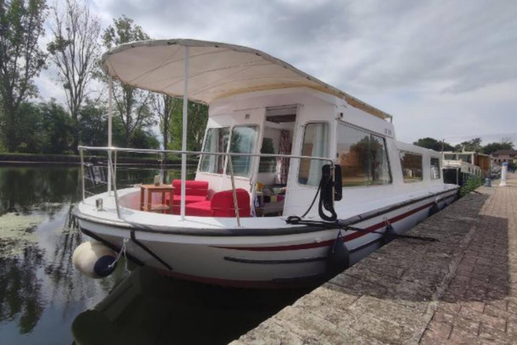Briennon Boat Rental | Libéllule péniche nuit insolite