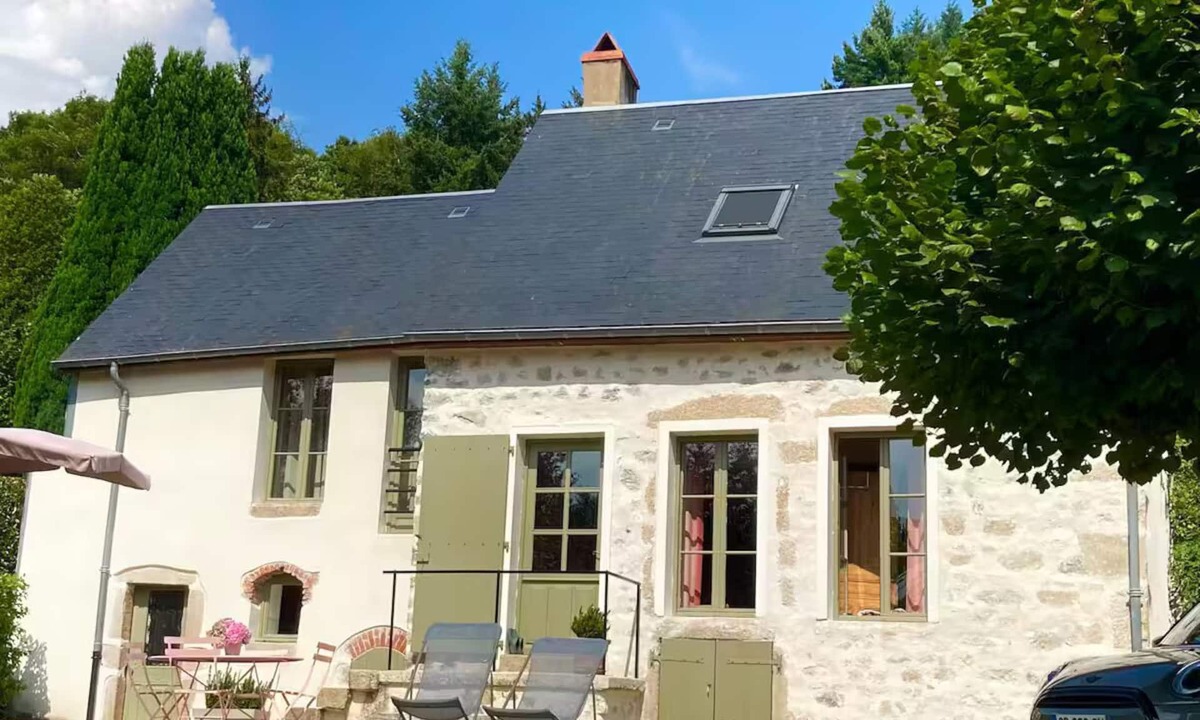 Saint-Prix Cottage | Listed country house ⭐️⭐️⭐️ with a garden and views of the Morvan Mountains