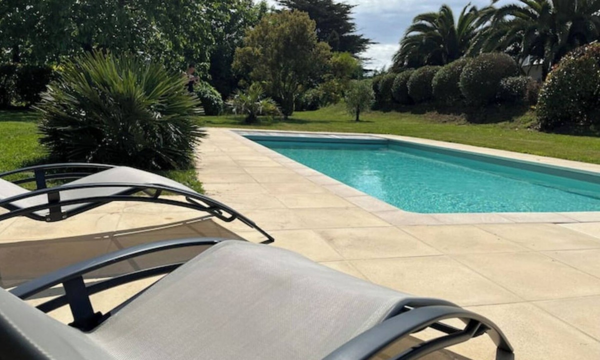 Nevez House | Listed gîte with swimming pool and games room near the sea