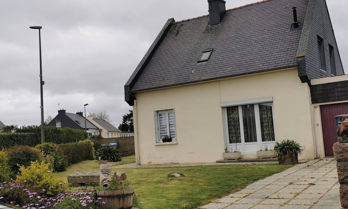 Rospez House | Location Maison Bien Située Avec Jardin Clos. Animaux de Compagnie Acceptés