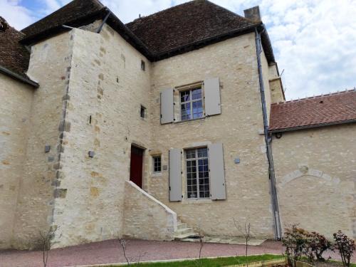 La Celle Apartment | Location spacieuse dans ancien prieuré restauré - FR-1-586-66