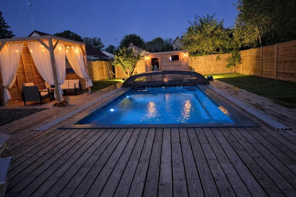 Cepoy Cabin | Lodge avec piscine chauffée privative et ou Studio avec son SPA, SAUNA HAMAMM privatifs