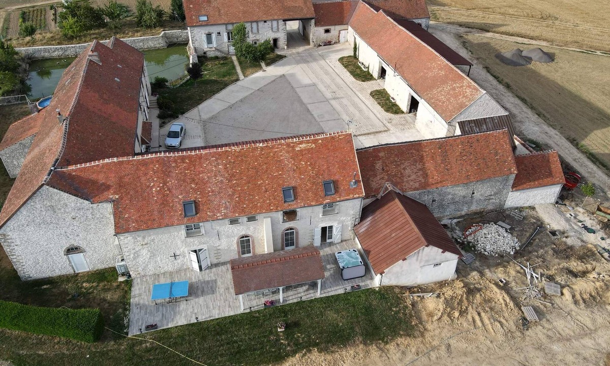 Champcenest Bed & Breakfast | Lodging in the countryside with secure parking