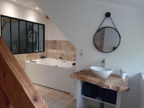 Banassac Apartment | Logement Cozzy avec vue sur la vallée et Jacuzzi