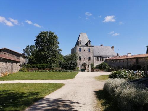 La Chapelle Bertrand Bed & Breakfast | Logis de La Roulière