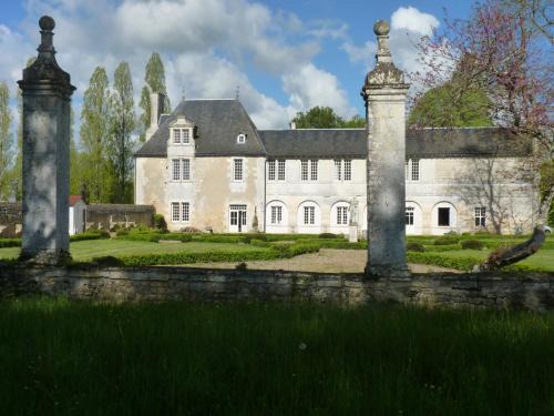 Lavoux Bed & Breakfast | LOGIS du Château du Bois Doucet