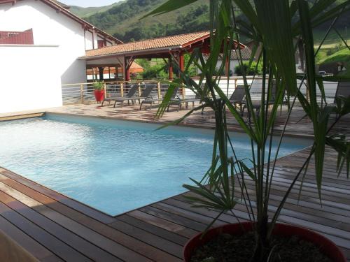 Esterencuby Hotel | Logis Hôtel Andreinia & Cabane