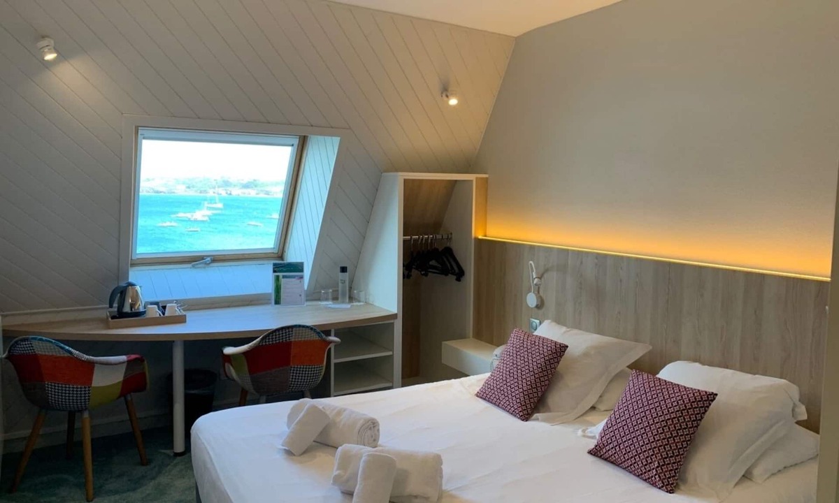 Camaret-sur-Mer Hotel | Logis Hôtel de France - Face à la Mer