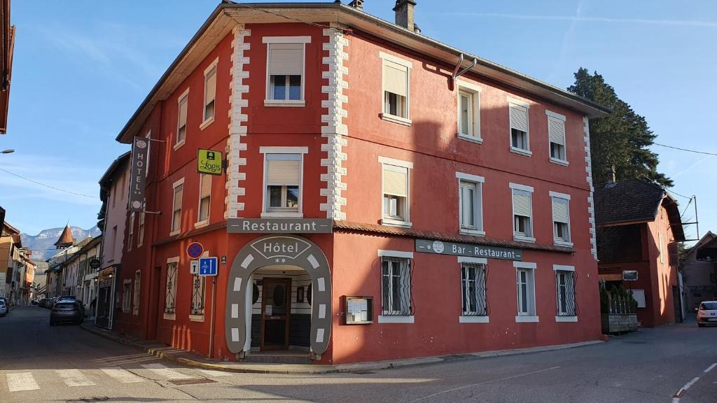 Yenne Hotel | Logis Hôtel du Fer à Cheval