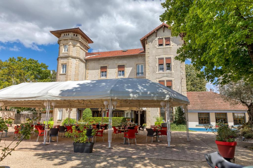 Bourgoin-Jallieu Hotel | Logis Hôtel La Commanderie de Champarey