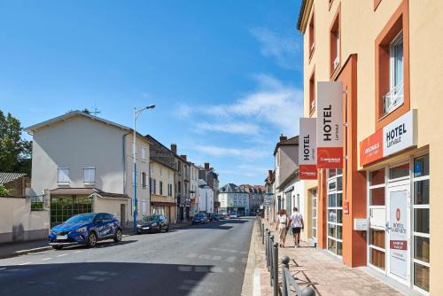 Puy-Guillaume Hotel | Logis Hôtel Larivaut, Puy-Guillaume