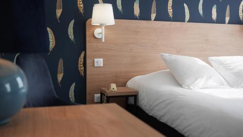 La Suze-sur-Sarthe Hotel | Logis Hôtel & Restaurant - Le Saint-Louis