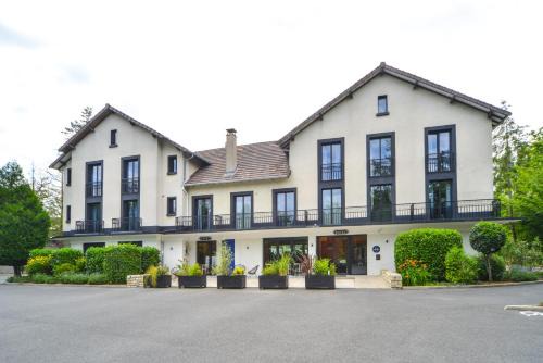 Mereau Hotel | Logis - Hotel et Restaurant La Mire